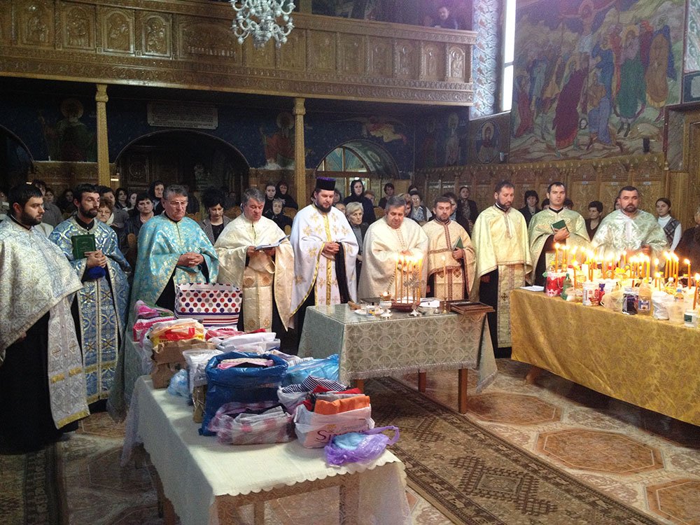 Hram la biserica din Săvârşin 82622