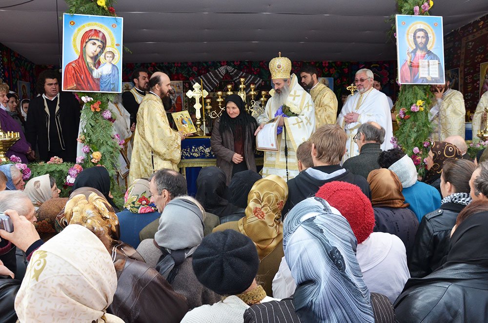 Sfântă Liturghie arhierească şi sfinţire de casă praznicară 82624