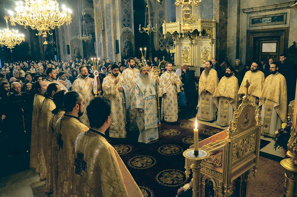 Slujire arhierească şi hirotonie de preot la Catedrala mitropolitană din Iaşi 82477
