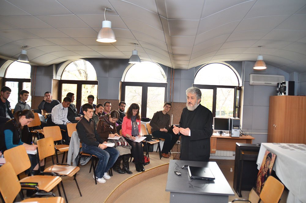 Două ferestre ale Bisericii în mediul universitar 82389