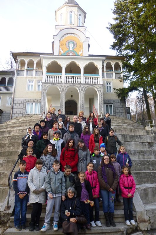 Darul Parohiei „Naşterea Domnului“ pentru copiii voluntari 82374