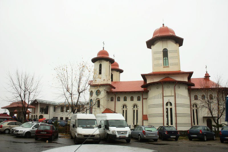 Sfinţire de biserică în Arhiepiscopia Argeşului şi Muscelului  82347