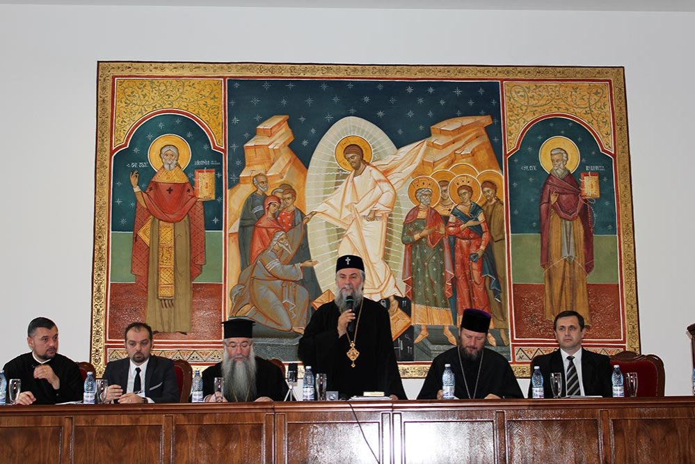 Simpozion naţional la Craiova 82331