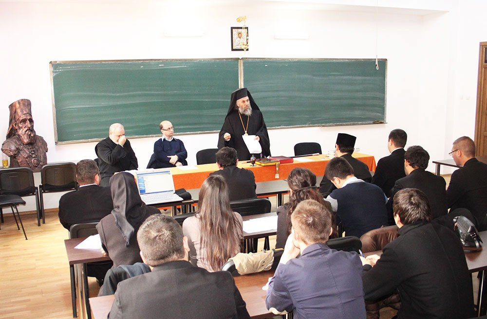 Simpozion ştiinţific studenţesc la Dunărea de Jos 82328