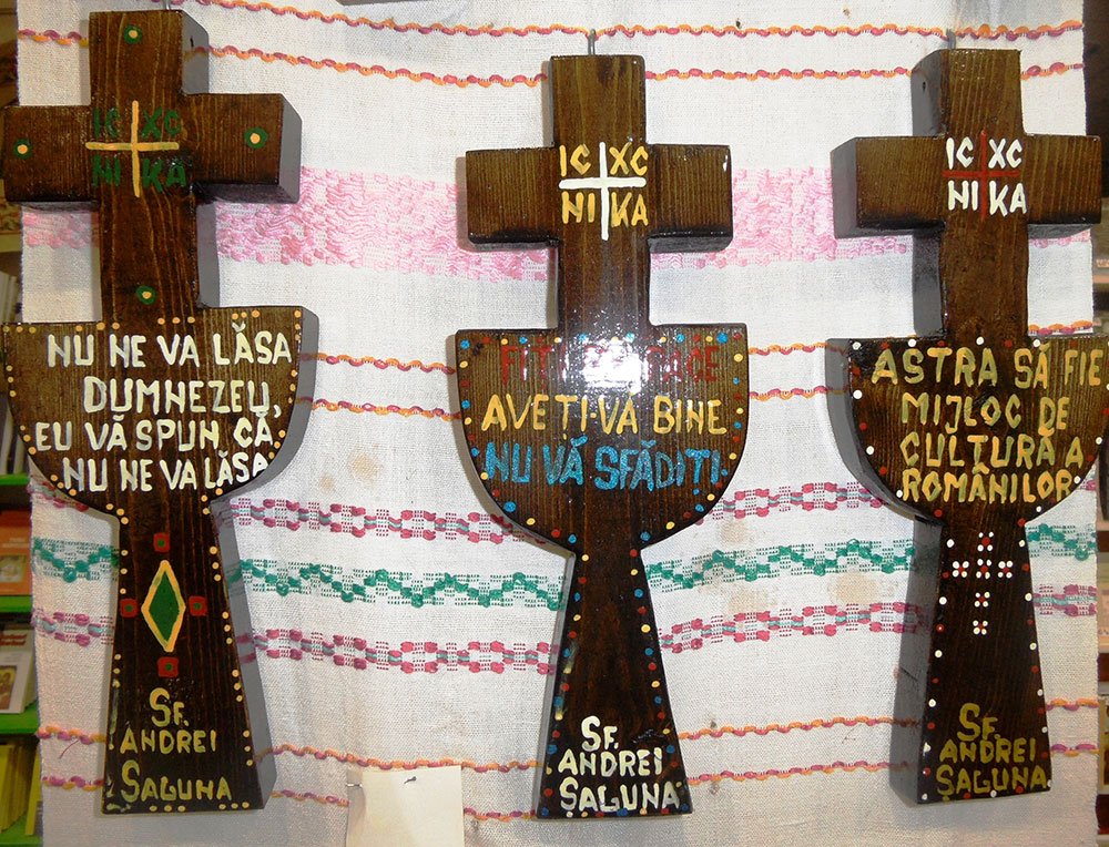 Expoziţia „Cruci-Potir“, la Biblioteca Astra 82275