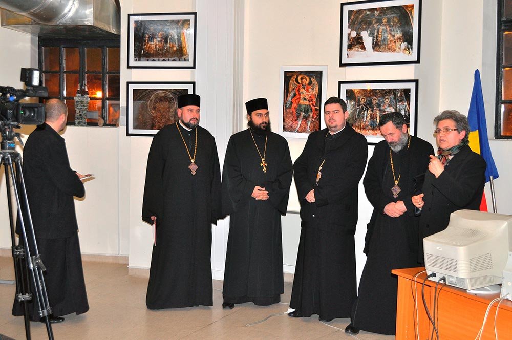 Expoziţie de fotografie bisericească şi lansare de carte 82224