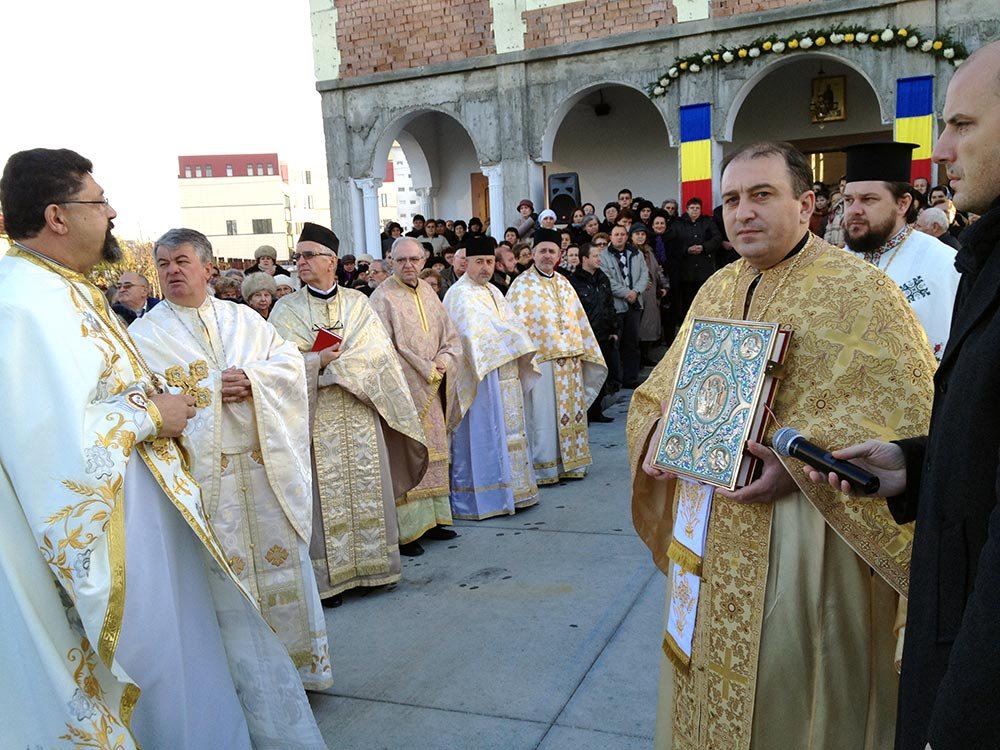Slujire arhierească la Micălaca Nouă - Arad 82229