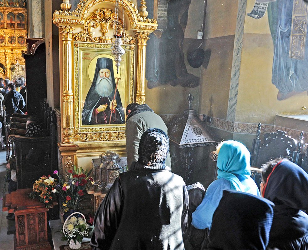 Trei ierarhi la sărbătoarea Cuviosului Gheorghe 82173