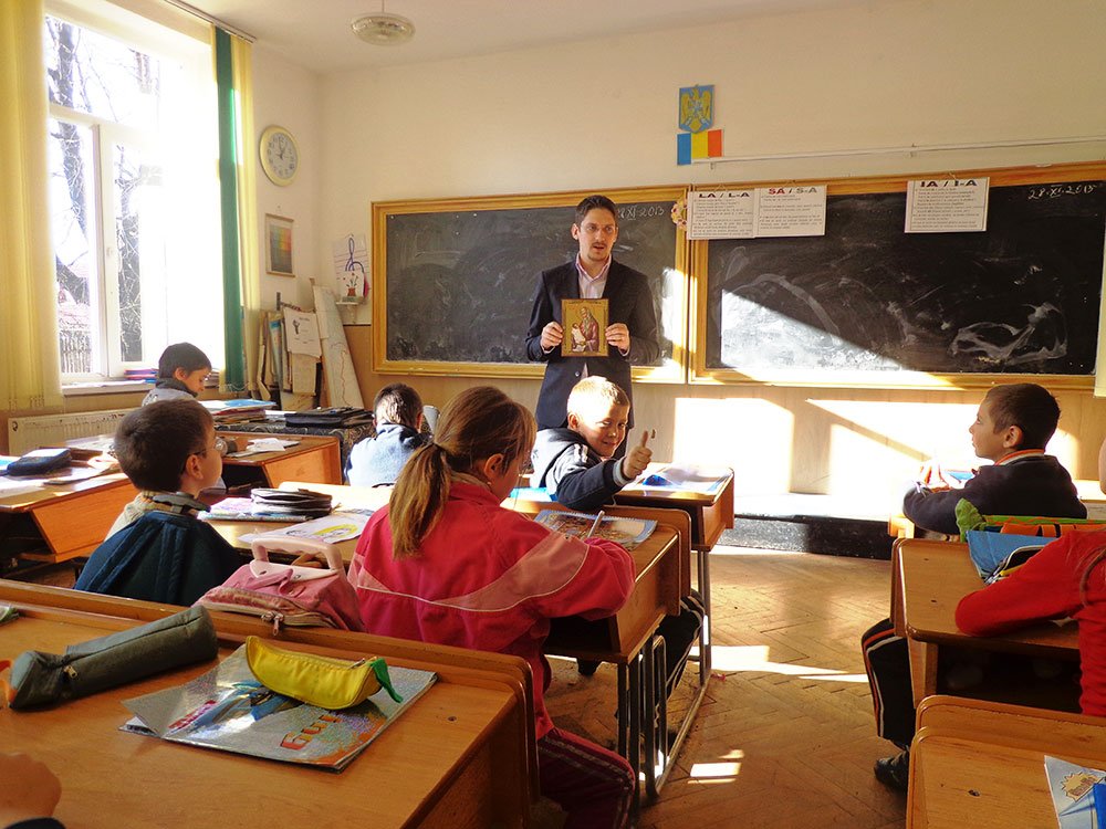 Parteneriat educaţional între Şcoala Gimnazială Nr. 1 - Dumbrava Roşie şi parohia Izvoare 82133