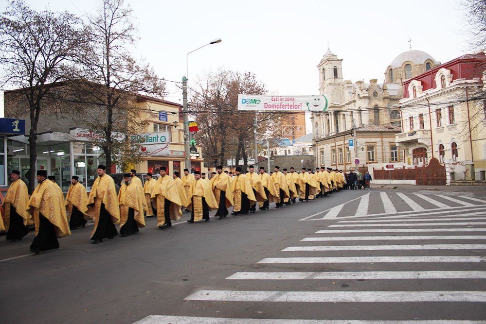 Procesiunea „Călători pe calea sfinţilor” în municipiul Brăila 82114
