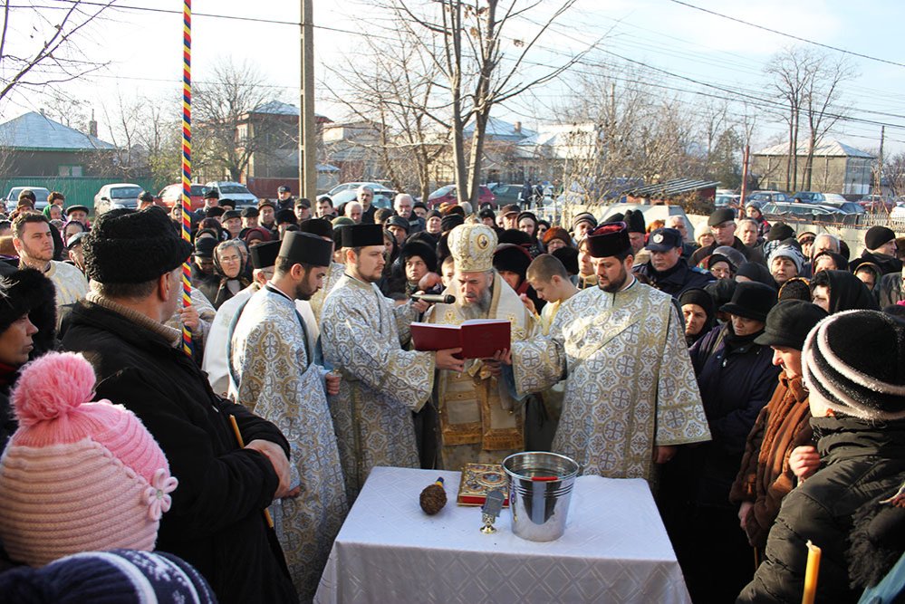 Sfinţirea Bisericii „Sfântul Ierarh Nicolae” din Parohia Sătuc-Cazasu, Brăila 82115