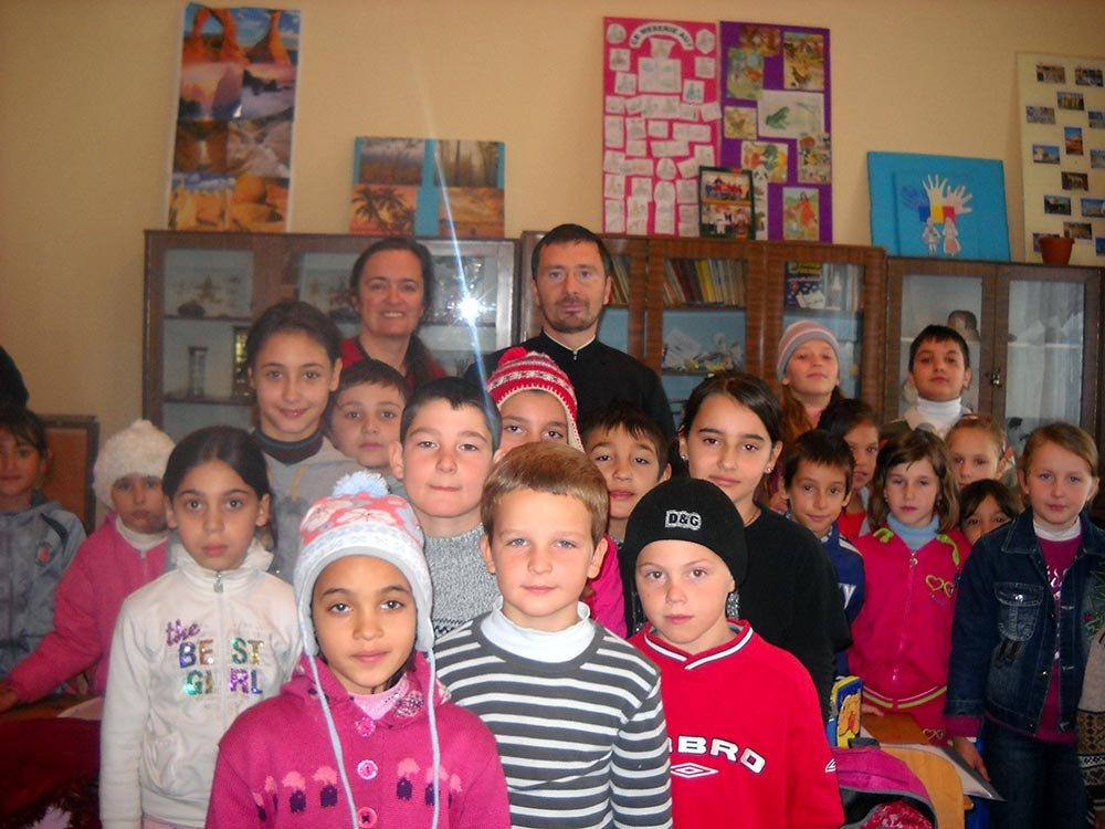 Activităţi catehetice în parohia doljeană Secui 82096