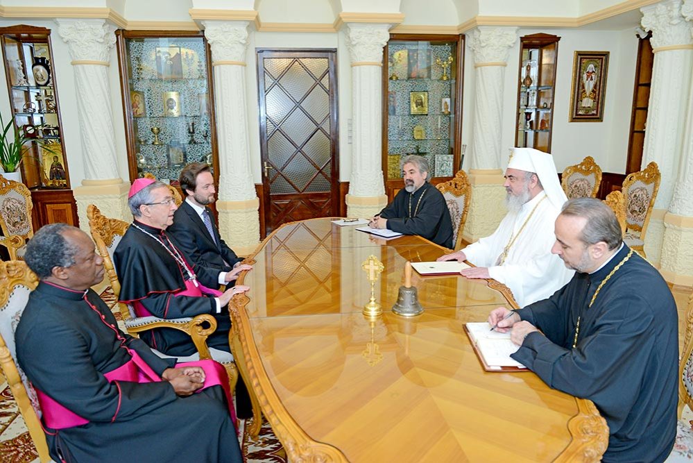 Directorul Bibliotecii Apostolice şi al Arhivelor Vaticanului în vizită la Patriarhia Română 82042