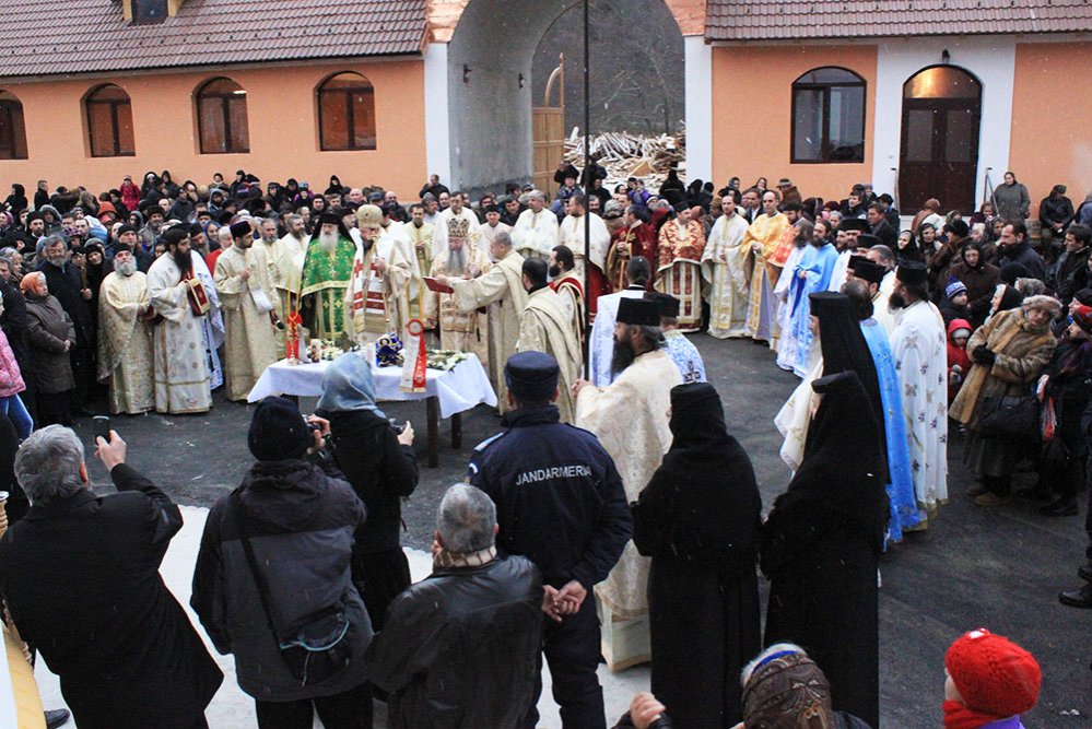 Evenimente liturgice şi pastorale în Oltenia 82036
