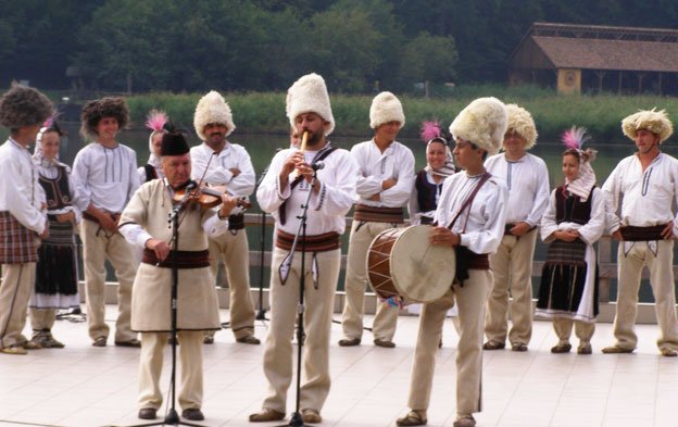 Noi manifestări pentru păstrarea identităţii în Serbia 81993