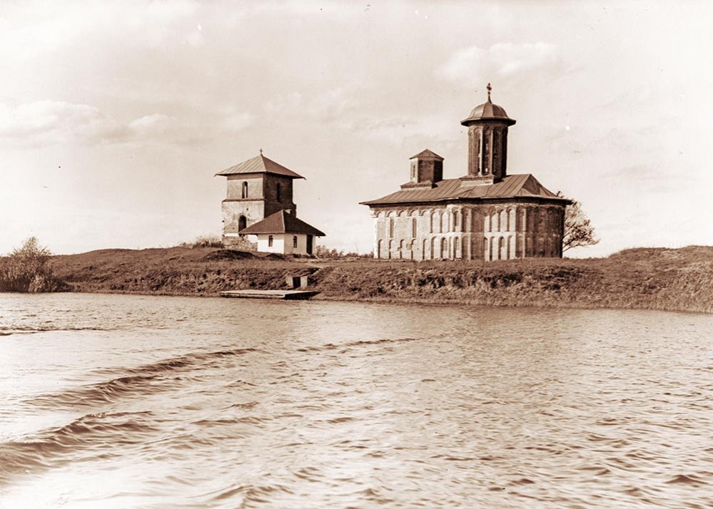 Secularizarea averilor mănăstireşti 82002