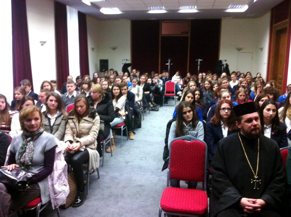 Sfinţii Împăraţi Constantin şi Elena evocaţi la Arad 81994