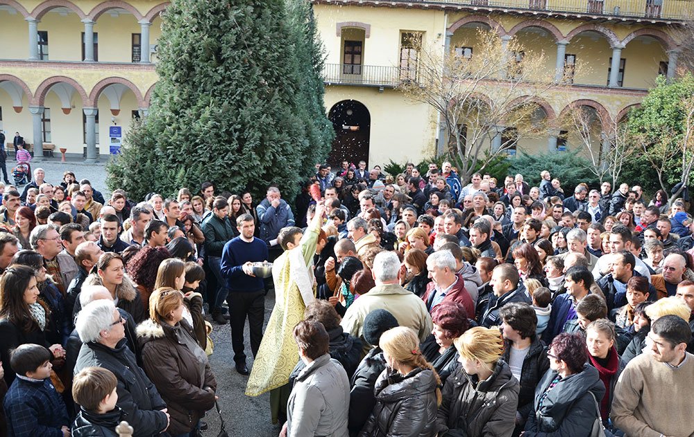 Credinţa îi leagă mai mult pe cei aflaţi departe de ţară 81954