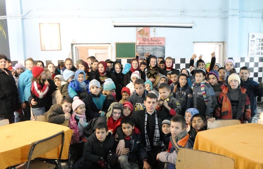 Acţiune filantropică la Telcişor - Năsăud 81870