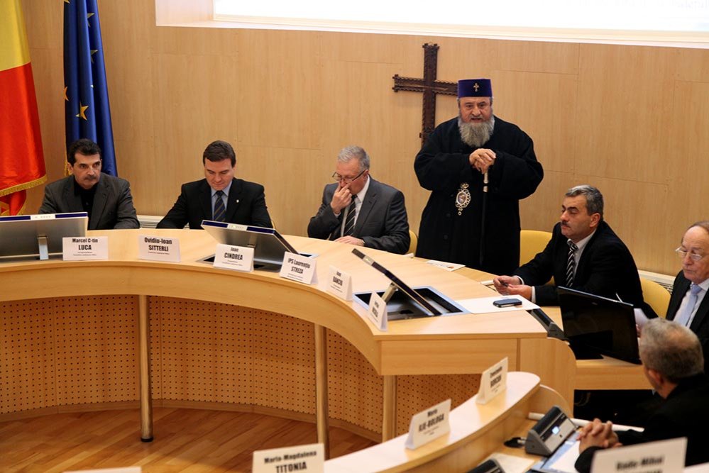 IPS Laurenţiu i-a binecuvântat pe consilierii judeţeni 81806