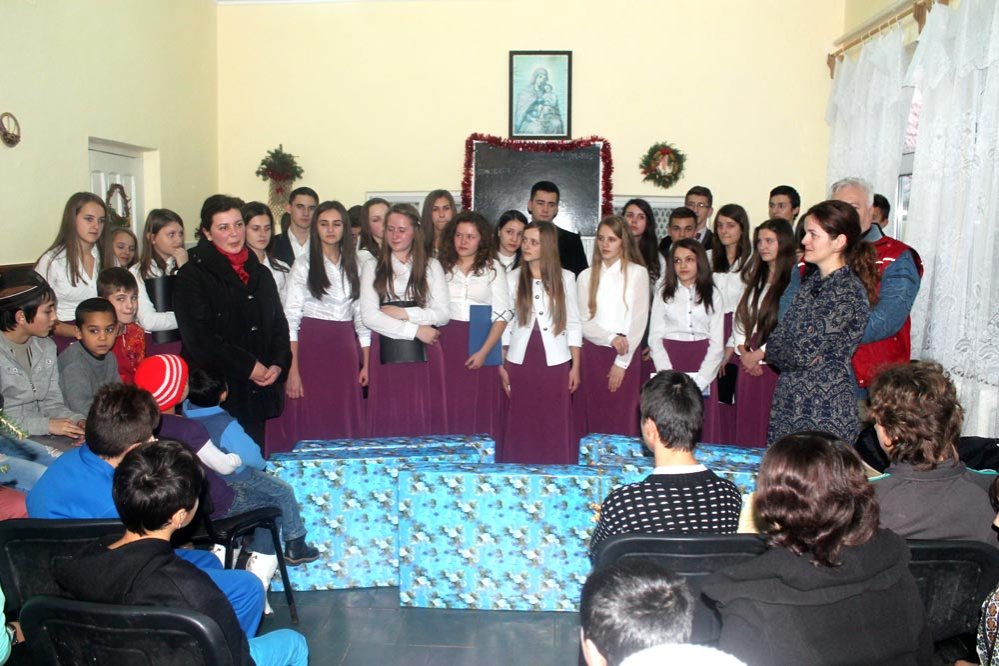 „Un Crăciun pentru fiecare“, la liceul din Vicovu de Sus 81718