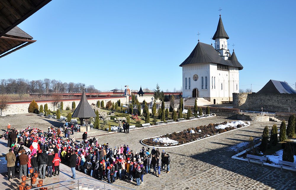 Bucuria Crăciunului la Mănăstirea Hadâmbu 81686