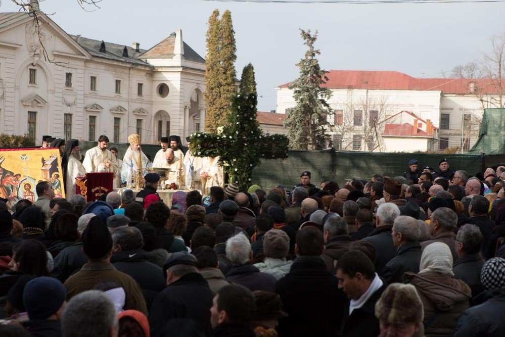 „În orice clipă a vieţii noastre, avem nevoie de o călăuză“ 81633