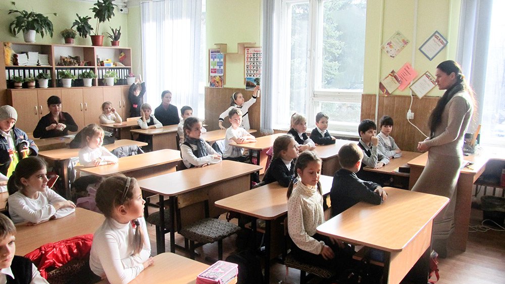 Doamna care povesteşte atât de frumos de Dumnezeu 81596