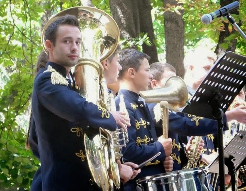 Un tânăr muzician are nevoie de ajutor 81604