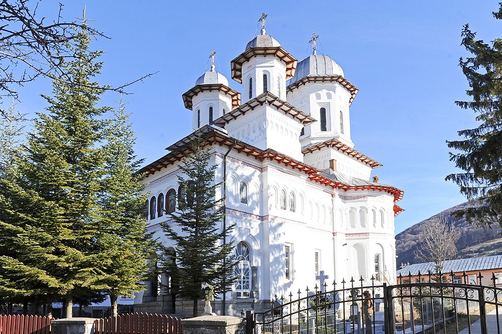 „Catedrala ciobanilor“ de la Trăisteni 81524