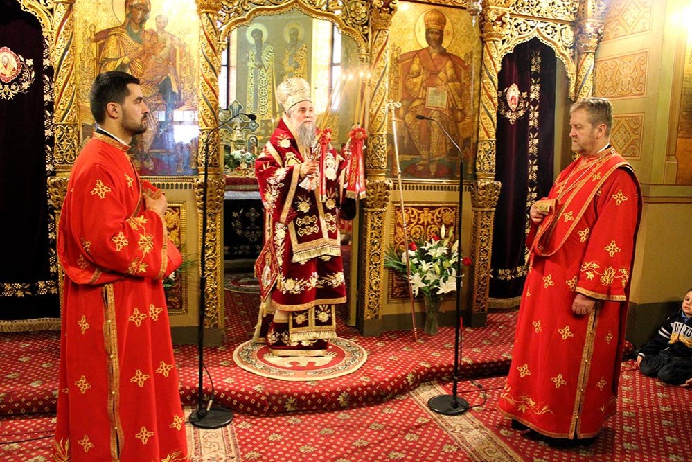 Liturghii arhiereşti în Mitropolia Olteniei 81521
