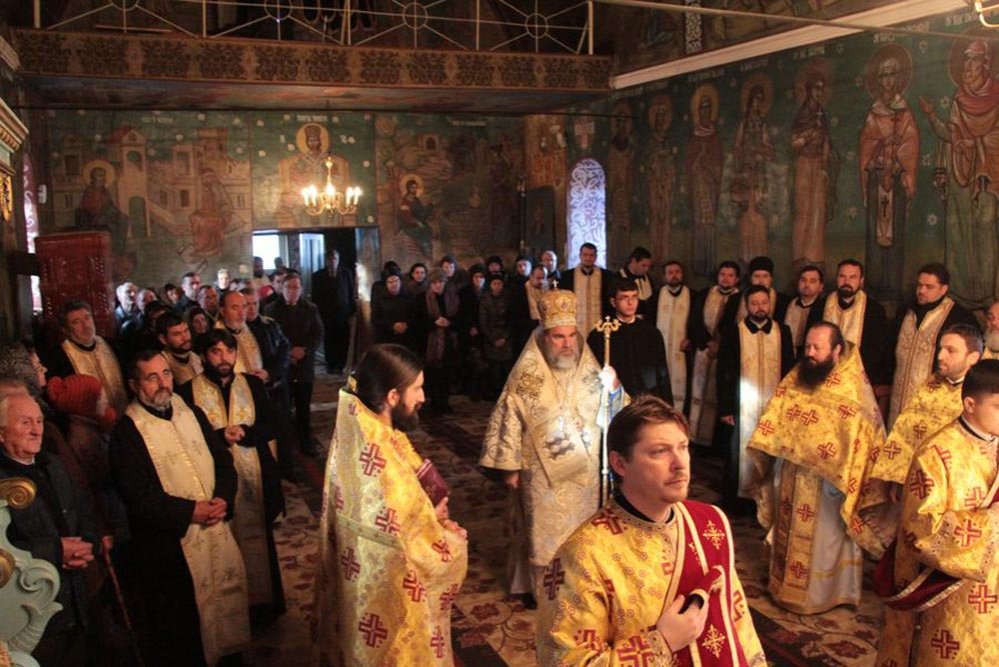 Comuniune şi rugăciune la Biserica „Sfântul Nicolae“ din Stăniţa 81391