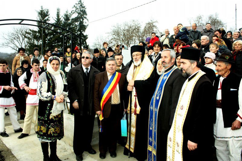 Sfinţirea capelei mortuare din comuna Valea Iaşului 81402