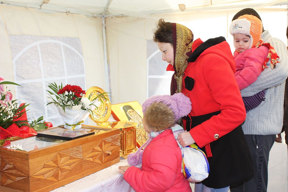 Două zile de cinstire a Sfântului Nectarie la Mizil 81380