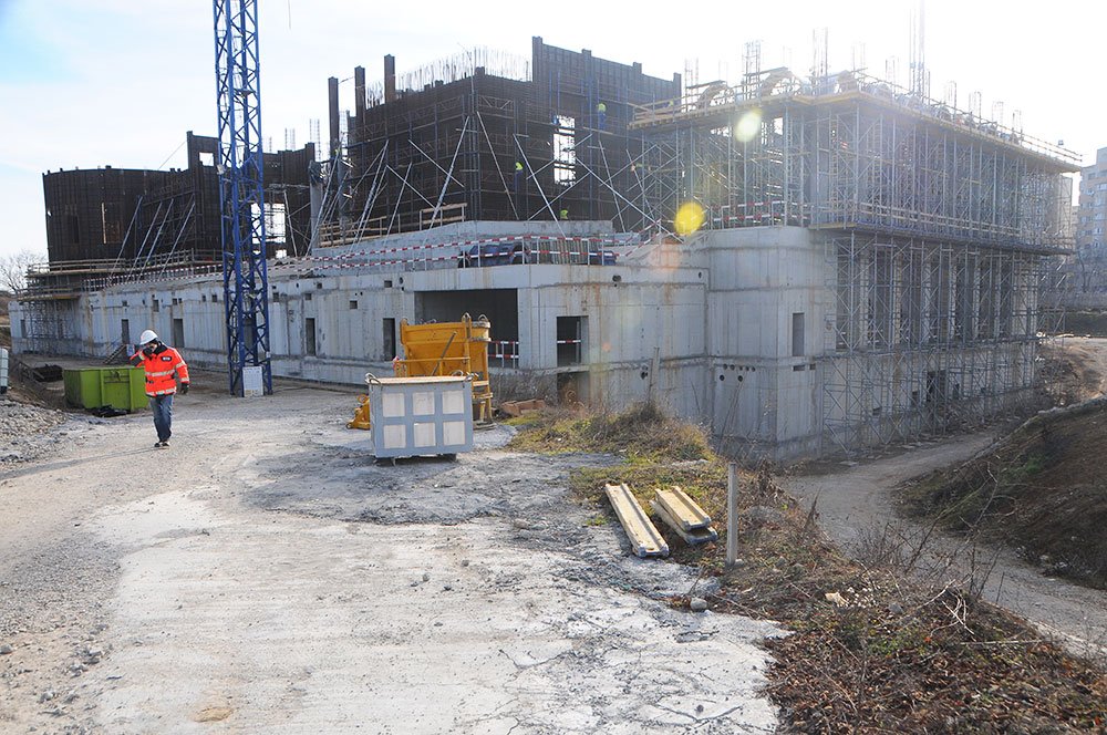 Lucrări la pridvorul şi parterul noii catedrale 81361