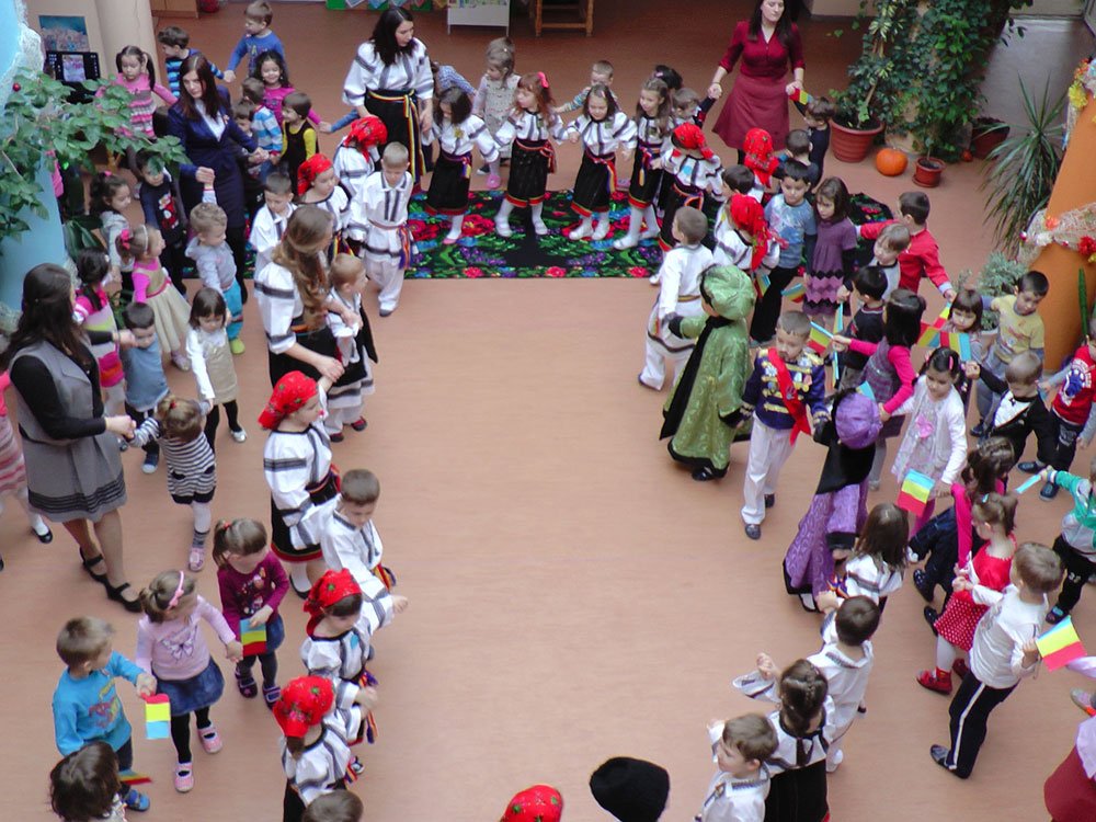 Spectacol artistic la Grădiniţa „Sfântul Ioan cel Nou“ din Suceava 81282