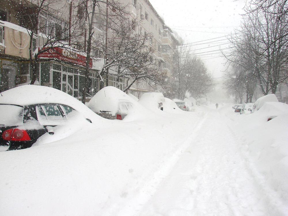 Ninsori abundente şi viscol în mai multe judeţe din ţară 81256