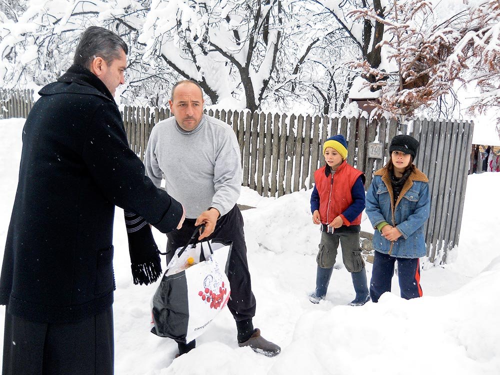 Protoieriile prahovene în sprijinul celor înzăpeziţi 81249
