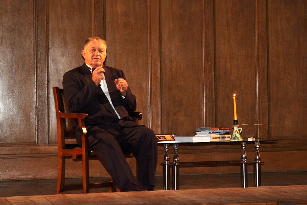 Omul, ca să fie om, trebuie să trăiască în cultură şi în cunoaştere de sine 81234