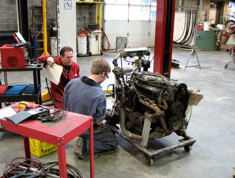 Burse pentru elevi şi contracte cu agenţii economici 81206