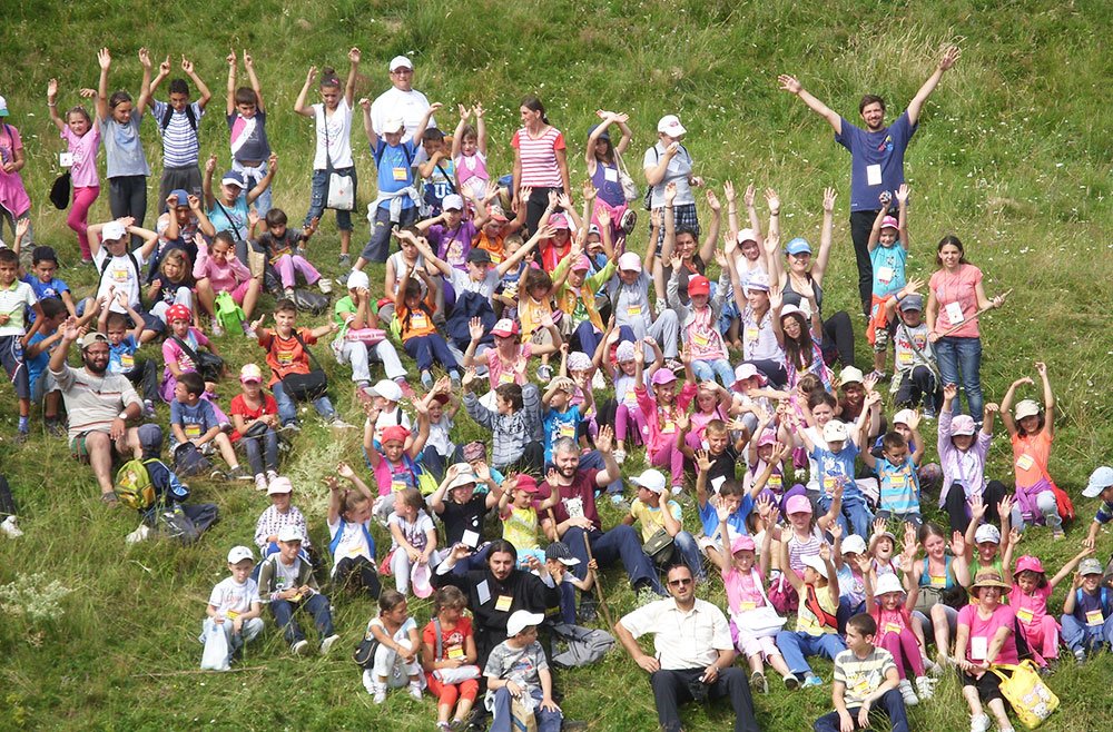 Proiectul misionar „Tabăra din pridvorul satului” pentru copiii săraci 81209