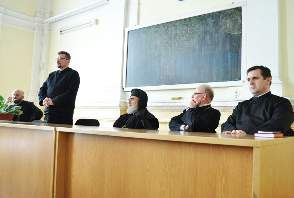 Şcolile teologice arădene şi-au sărbătorit ocrotitorii 81173