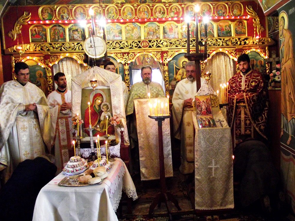 Zi de sărbătoare la biserica din Foleştii de Jos 81170