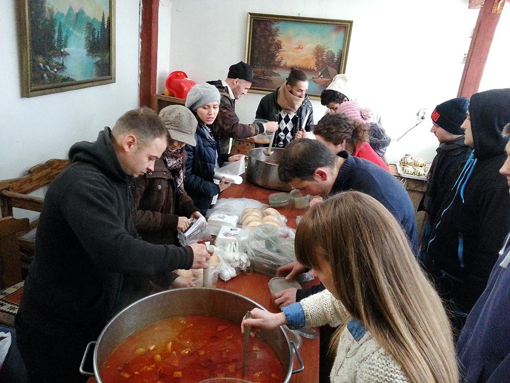 Mângâiere pentru oamenii fără adăpost 81107