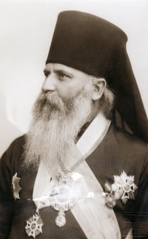 A slujit la două altare, cel al credinţei şi cel al culturii 81098