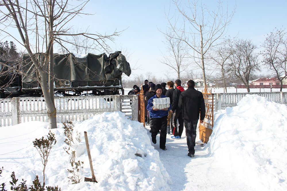 Arhiepiscopia Dunării de Jos în ajutorul celor înzăpeziţi 81100