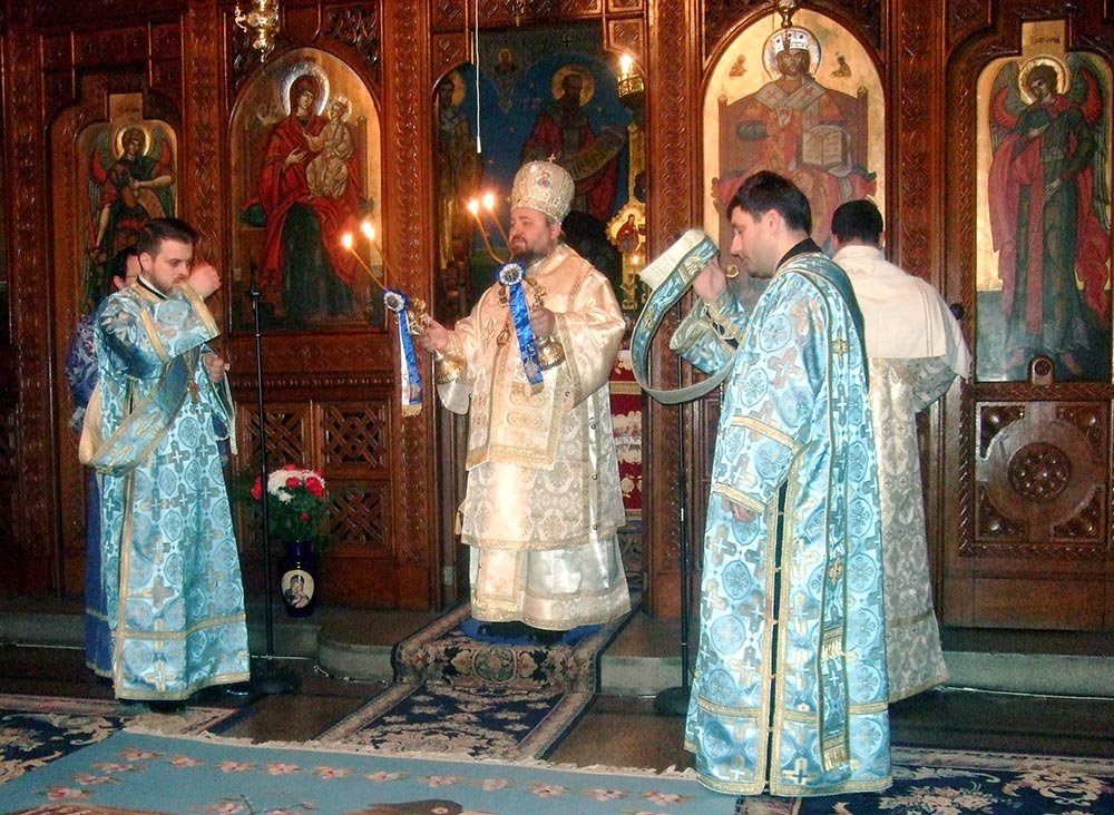 Liturghie arhierească la Deva 81087