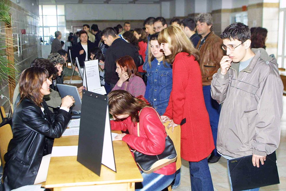 Programe pentru tinerii care au abandonat şcoala 81103