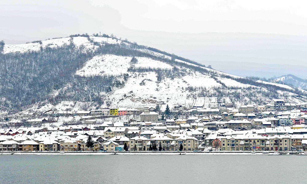 Tufări, biserica satului de sub fluviu 81030
