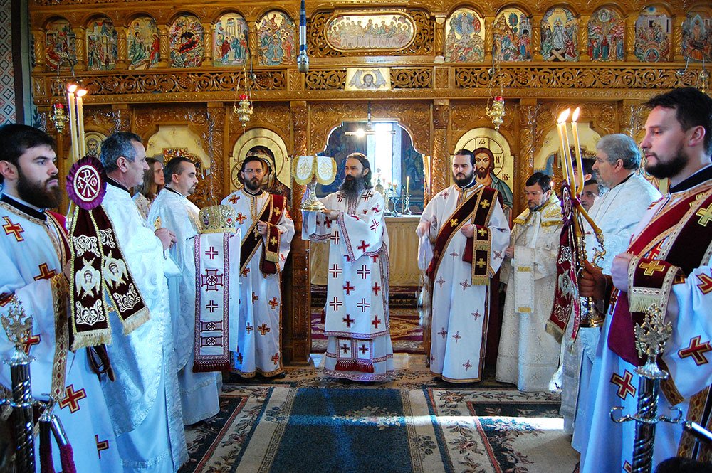 Slujiri arhiereşti în Duminica Vameşului şi a Fariseului 81012